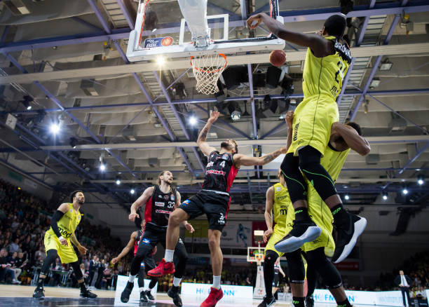 的中场发动 的中场发动